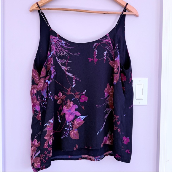 Beautiful Top - Picture 4 of 5